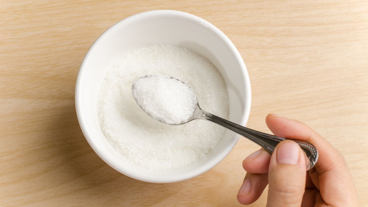 El az&uacute;car disuelto en el agua de lavado crea una pel&iacute;cula imperceptible que otorga firmeza a la tela, mejorando dr&aacute;sticamente su ca&iacute;da y apariencia visual.