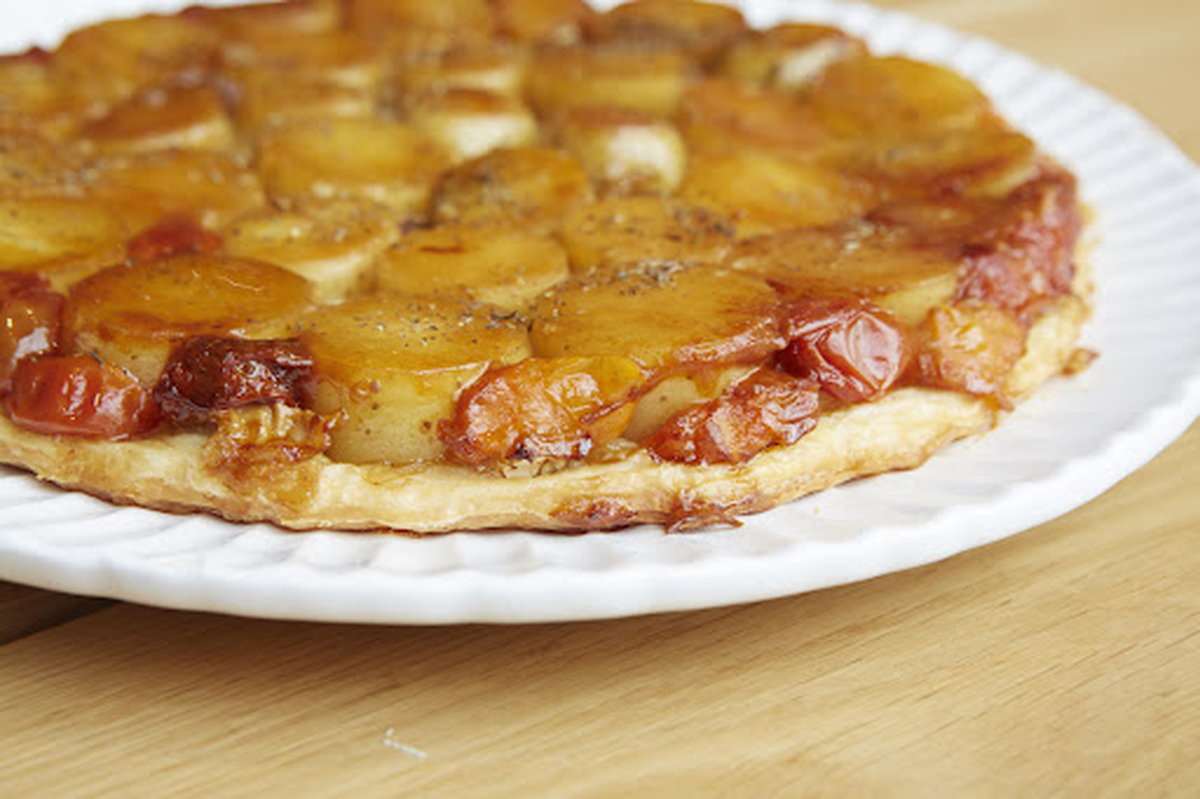 La tarta taten de papas es una opción ideal para hacer con ingredientes que seguramente tenés en casa. La tarta taten de papas es una opción ideal para hacer con ingredientes que seguramente tenés en casa.