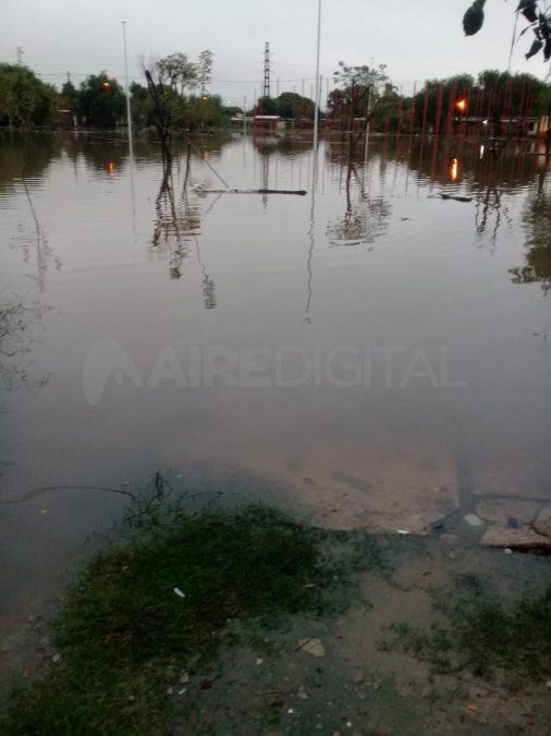 Vecinos de barrio Pompeya compartieron fotos de las calles anegadas.