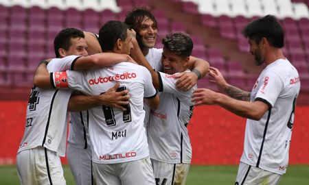La Lepra se recuperó ante Lanús lo venció por goleada en condición de visitante. La Lepra se recuperó ante Lanús lo venció por goleada en condición de visitante.