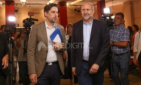 El ministro Trotta llega a Santa Fe este lunes y planea reunirse no sólo con Omar Perotti, sino también con funcionarios de la cartera provincial y representantes de los gremios. Está previsto que las clases comiencen el 15 de marzo en la provincia. El ministro Trotta llega a Santa Fe este lunes y planea reunirse no sólo con Omar Perotti, sino también con funcionarios de la cartera provincial y representantes de los gremios. Está previsto que las clases comiencen el 15 de marzo en la provincia.