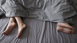 altText(Ansiedad de desempeño sexual: cuando el miedo al rendimiento bloquea el placer)}