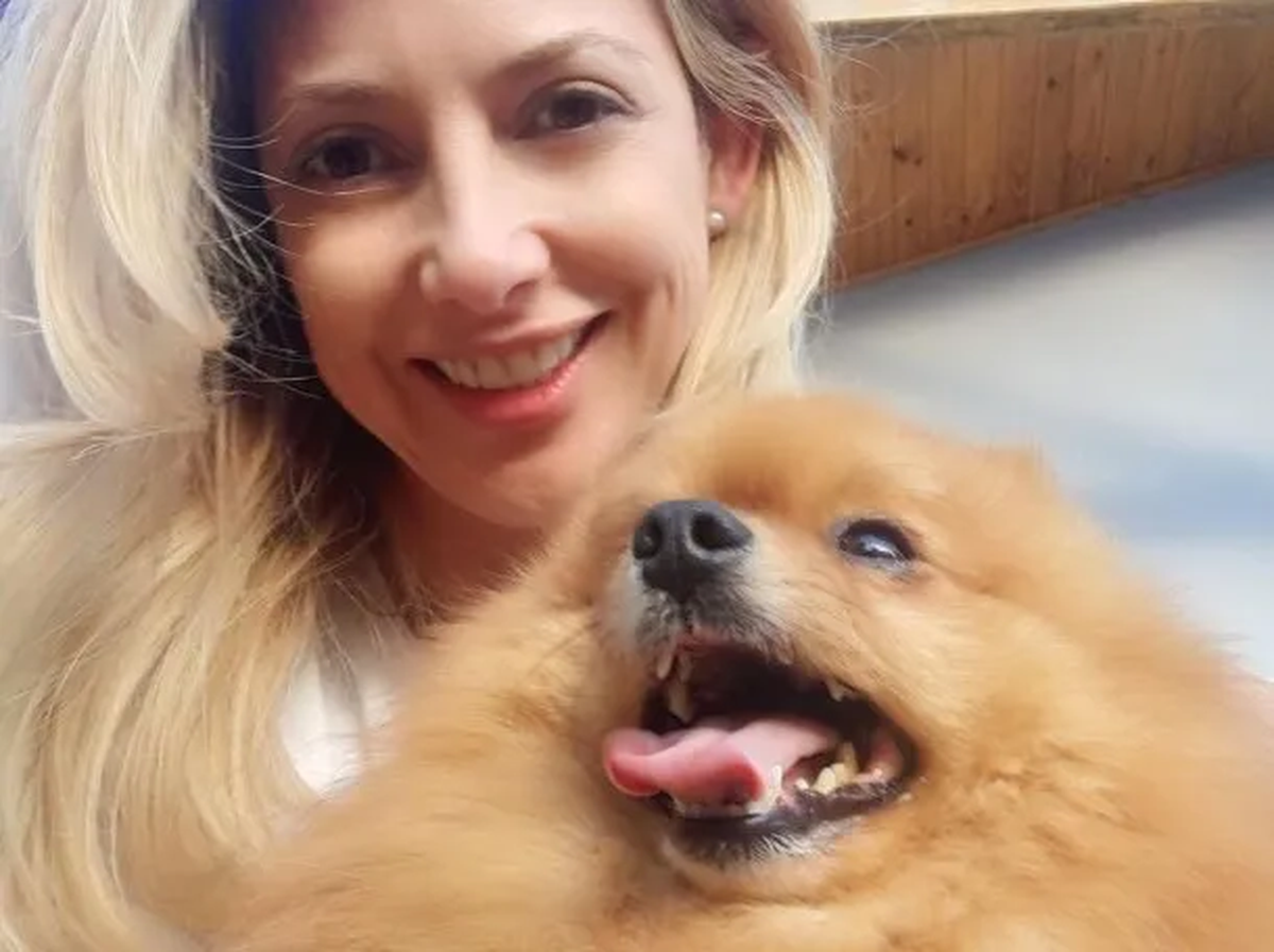 Fabiola Yañez con su perro, Calabaza. Fabiola Yañez con su perro, Calabaza.