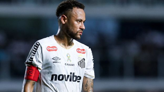 Neymar sufrió una lesión muscular y encendió las alarmas en Brasil antes del Mundial Neymar sufrió una lesión muscular y encendió las alarmas en Brasil antes del Mundial