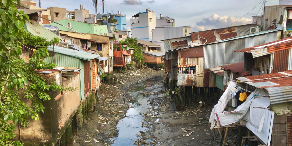 La pobreza es en sí misma un problema de derechos humanos urgente y es causa y consecuencia de violaciones de los derechos humanos.
