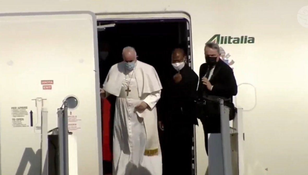 El Papa Francisco aterrizó en Irak en la primera visita de la historia al país
