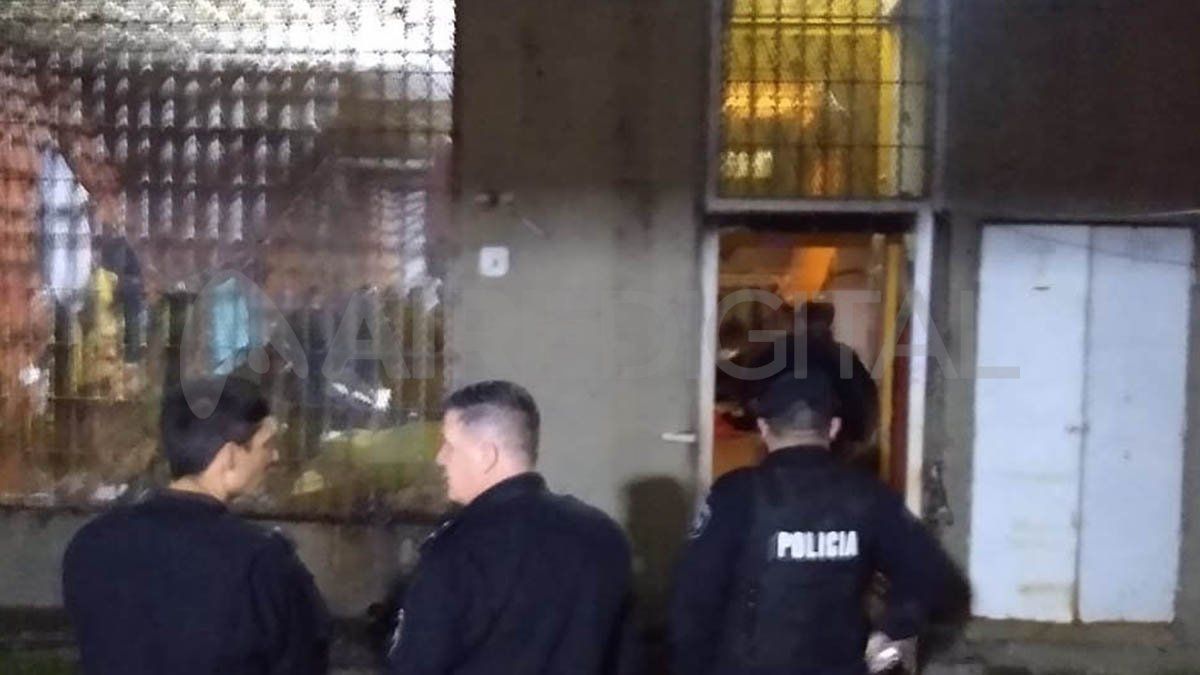 Según informó la policía, los disturbios comenzaron cuando efectivos realizaban una requisa dentro de los calabozos.