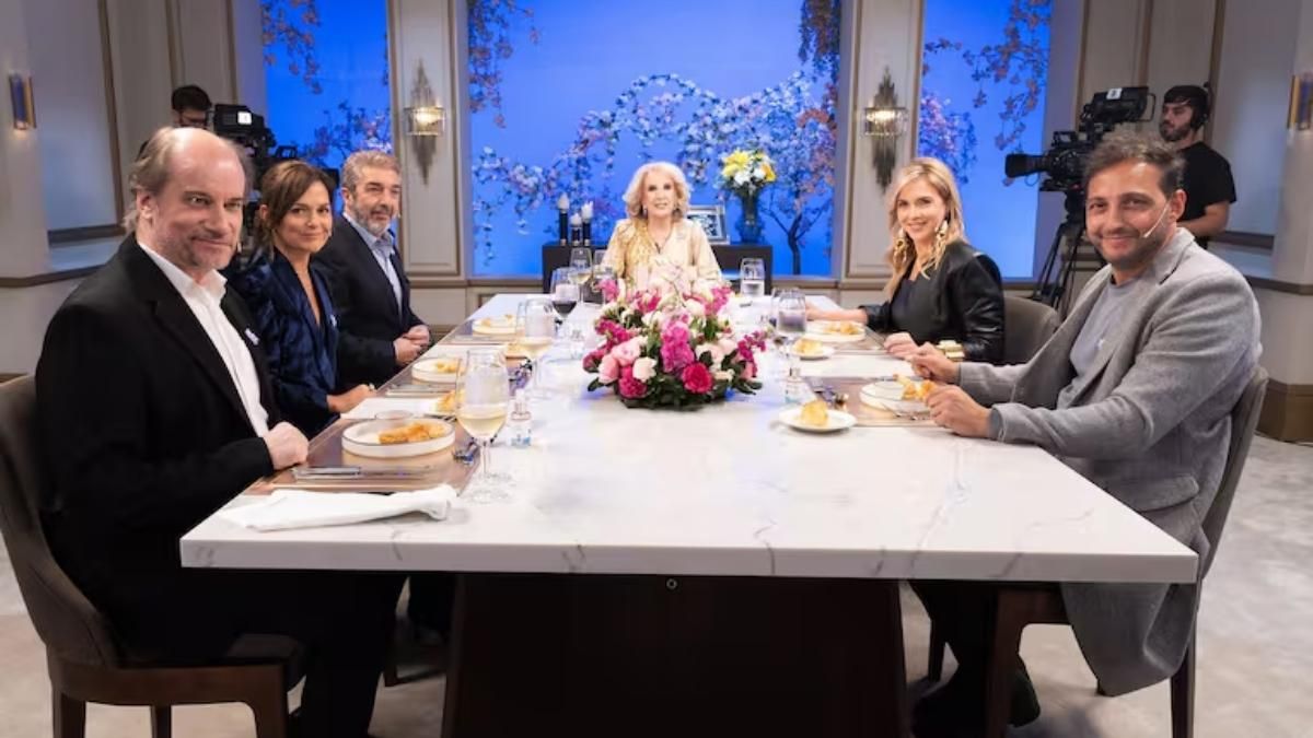 Este sábado, Mirtha Legrand cenó junto a Ricardo Darín, Ariel Staltari, Andrea Pietra, Carla Peterson y Marcelo Subiotto. Este sábado, Mirtha Legrand cenó junto a Ricardo Darín, Ariel Staltari, Andrea Pietra, Carla Peterson y Marcelo Subiotto.