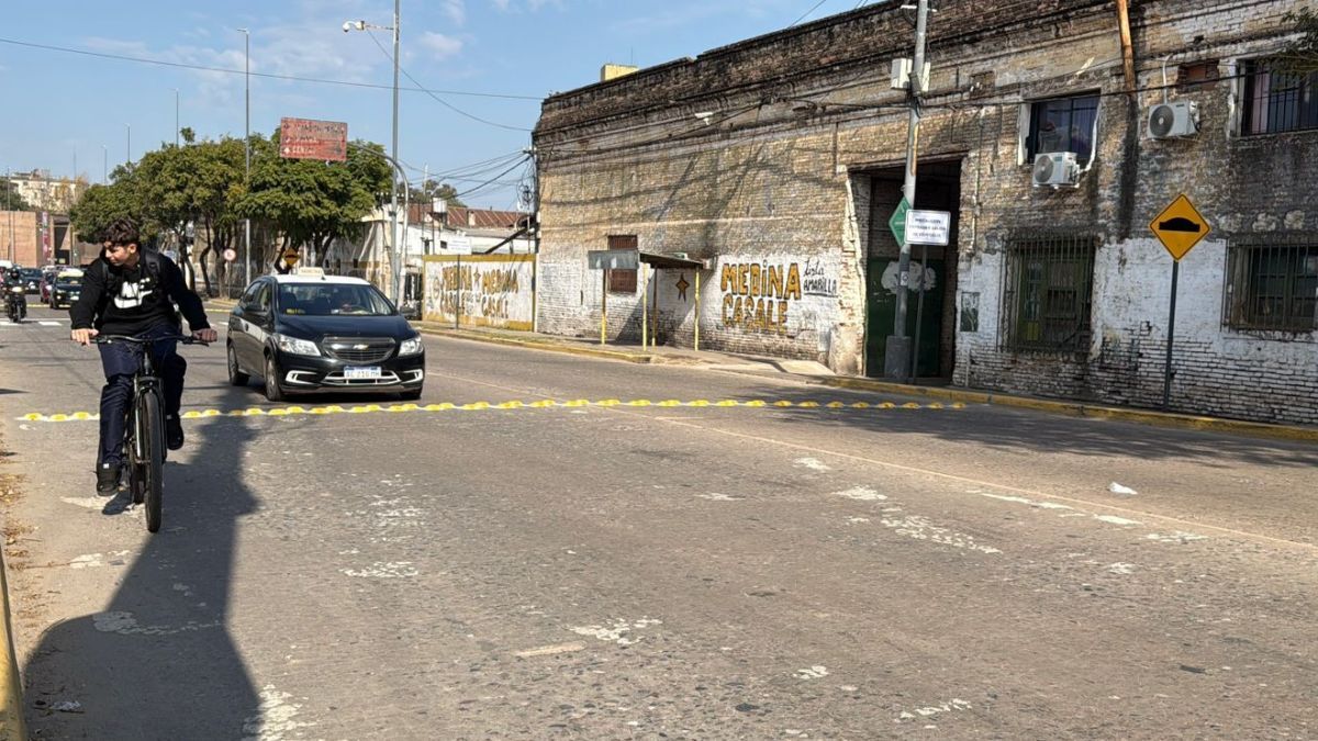 Dos nuevos reductores de velocidad en Avenida Presidente Perón. Dos nuevos reductores de velocidad en Avenida Presidente Perón.