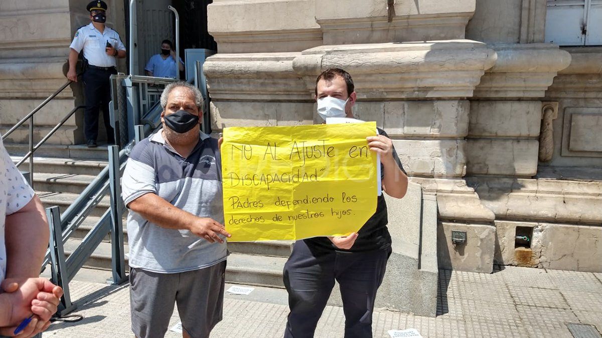 "No al ajuste en discapacidad", denunciaron los manifestantes.