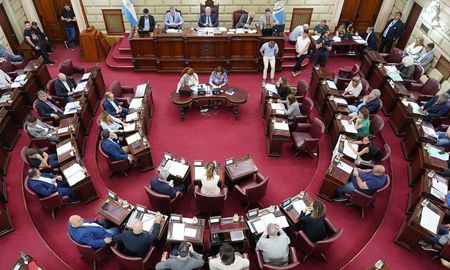 La última sesión de la Cámara de Diputados quedó sin quórum cuando se iba a discutir la citación de funcionarios del Ejecutivo para que den explicaciones sobre los pliegos de los jueces comunitarios. La última sesión de la Cámara de Diputados quedó sin quórum cuando se iba a discutir la citación de funcionarios del Ejecutivo para que den explicaciones sobre los pliegos de los jueces comunitarios.