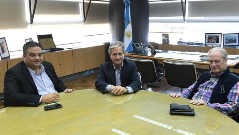 Estatales acordaron un aumento del 20% con cláusula gatillo