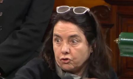 Carmen Álvarez Rivero protagonizó una polémica intervención durante el debate por la emergencia pediátrica en la Cámara alta, al poner en duda el acceso universal de los niños al Hospital Garrahan. Carmen Álvarez Rivero protagonizó una polémica intervención durante el debate por la emergencia pediátrica en la Cámara alta, al poner en duda el acceso universal de los niños al Hospital Garrahan.