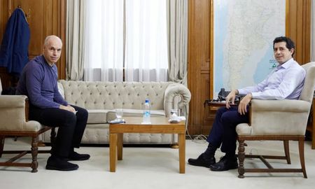 En declaraciones radiales, Eduardo de Pedro destacó que la visión federal del Ejecutivo nacional tiene un fuerte consenso, y precisó: Cualquier política que proponga la CABA con una lógica amarreta o egoísta lamentablemente para ellos no vamos a encontrar eco ni siquiera en los gobernadores de la misma fuerza política. En declaraciones radiales, Eduardo de Pedro destacó que la visión federal del Ejecutivo nacional tiene un fuerte consenso, y precisó: Cualquier política que proponga la CABA con una lógica amarreta o egoísta lamentablemente para ellos no vamos a encontrar eco ni siquiera en los gobernadores de la misma fuerza política.