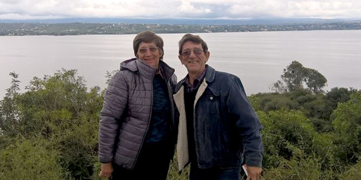 Hilario Kirschner de 61 años, y su esposa, Mirta Sachser de 54 años fueron atacados en su casa y asesinados por un rifle calibre 22.