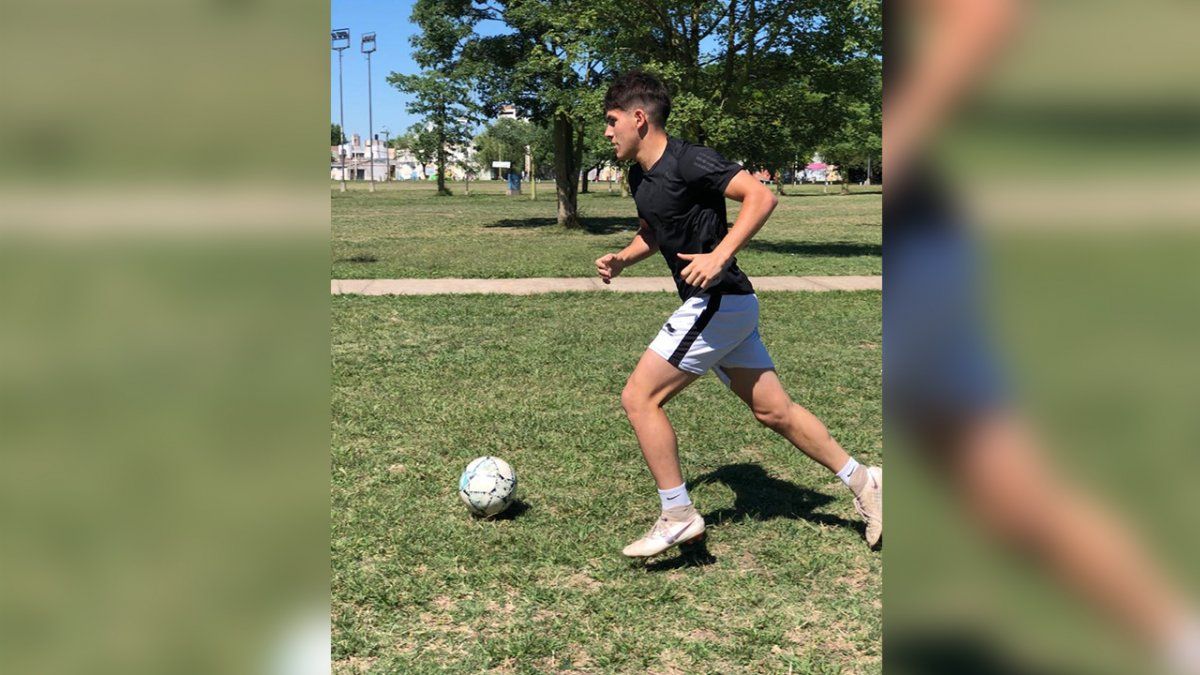 El "otro" Facundo Farías tiene la misma edad y casualmente también juega en el Club Colón, pero de cinco y en las inferiores.