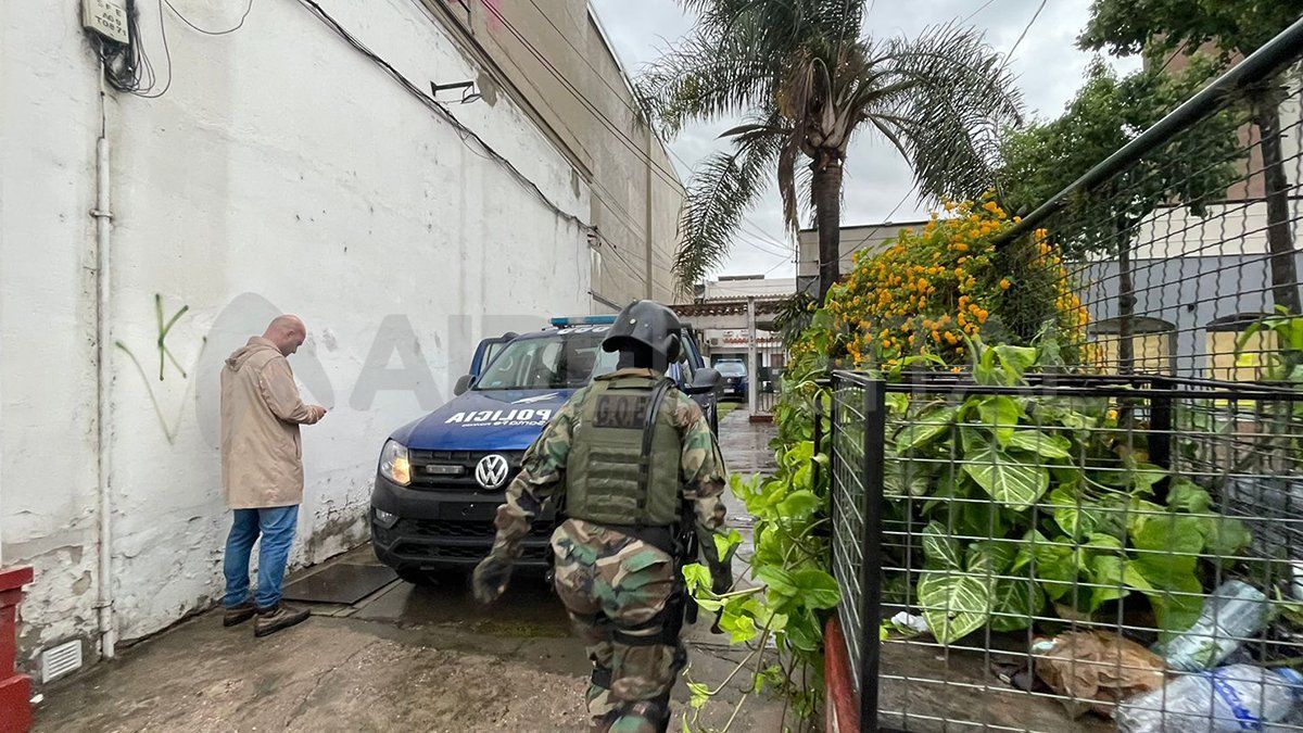 Uno de los allanamientos tuvieron lugar en 9 de Julio al 2800 de Santa Fe.