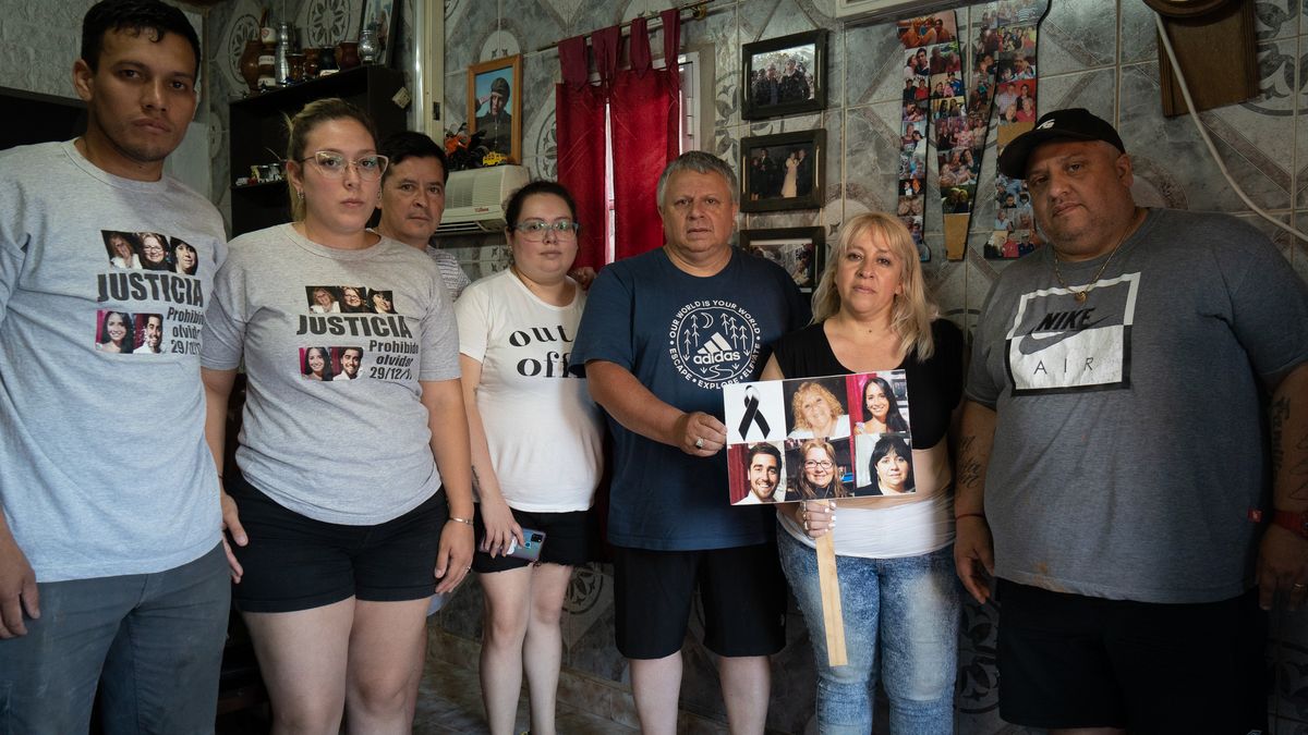 Familiares de Mariela Noguera mantienen el recuerdo de las cinco víctimas del femicida Facundo Solís.