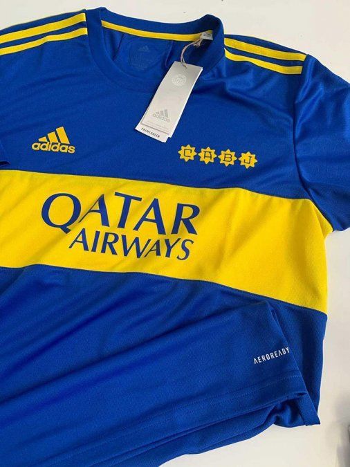 La principal novedad pasa porque en la camiseta no aparecerá el escudo, sino las siglas