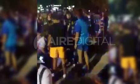 Tras ser apuñalado, el joven del 17 de años quedó tirado en la vereda y fue trasladado de urgencia al hospital. Tras ser apuñalado, el joven del 17 de años quedó tirado en la vereda y fue trasladado de urgencia al hospital.