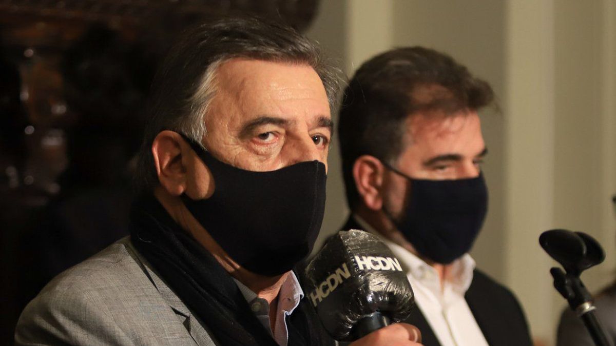 Los legisladores reclamaron que el Gobierno&nbsp;brinde detalles de los motivos de retención de la aeronave en Ezeiza desde el 6 de junio último.