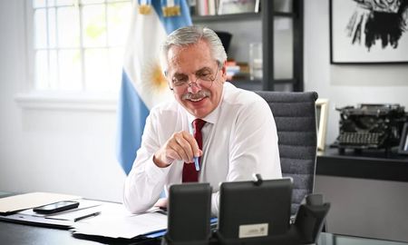 El presidente se recupera de una operación en Olivos. El presidente se recupera de una operación en Olivos.