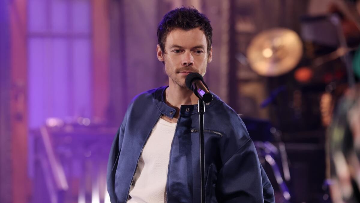 El nuevo trabajo discográfico de Harry Styles, Kiss All the Time. Disco, Always., apuesta por una estética retro y sonidos bailables que ya dominan las plataformas de streaming.