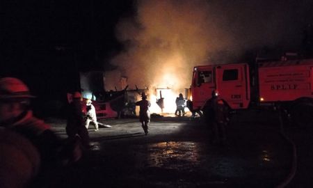 El incendio en Vialidad se originó a las 23 del domingo y antes de retirarse los responsables del incendio les dijeron somos mapuches. El incendio en Vialidad se originó a las 23 del domingo y antes de retirarse los responsables del incendio les dijeron somos mapuches.