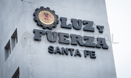 El sindicato de Luz y Fuerza de Santa Fe expresó su “más absoluto repudio” a los hechos de violencia que, según denunciaron, vienen sufriendo trabajadores y trabajadoras de la Empresa Provincial de la Energía (EPE) en el cumplimiento de sus tareas. El sindicato de Luz y Fuerza de Santa Fe expresó su “más absoluto repudio” a los hechos de violencia que, según denunciaron, vienen sufriendo trabajadores y trabajadoras de la Empresa Provincial de la Energía (EPE) en el cumplimiento de sus tareas.