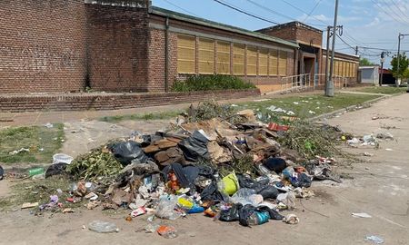 El barrio Santa Rosa de Lima se encuentra sumergido en un estado de abandono. El barrio Santa Rosa de Lima se encuentra sumergido en un estado de abandono.