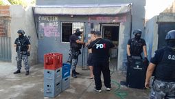 altText(Microtráfico en Santa Fe: tres allanamientos terminaron con seis detenidos en barrio Villa Elsa)}