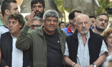 Las centrales obreras y movimientos sociales llaman a las calles y ejercen presión en la coalición del Frente de Todos que mira con preocupación el futuro del país. Las centrales obreras y movimientos sociales llaman a las calles y ejercen presión en la coalición del Frente de Todos que mira con preocupación el futuro del país.