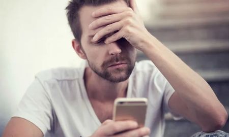 La opción que los especialistas recomiendan eliminar del celular para mayor seguridad.