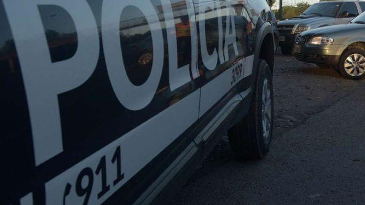 Una mujer se convirtió en víctima de un robo este jueves a la mañana en un barrio de Mendoza cuando tres delincuentes la sorprendieron en el interior de su vivienda. Los delincuentes encerraron a la víctima de 63 años en el baño y le robaron 150 mil pesos.&nbsp;