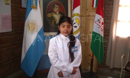 Paloma Leguizamón, alumna de la escuela Manuel Belgrano Nº 1025, que juró la bandera con el presidente Alberto Fernández. Paloma Leguizamón, alumna de la escuela Manuel Belgrano Nº 1025, que juró la bandera con el presidente Alberto Fernández.