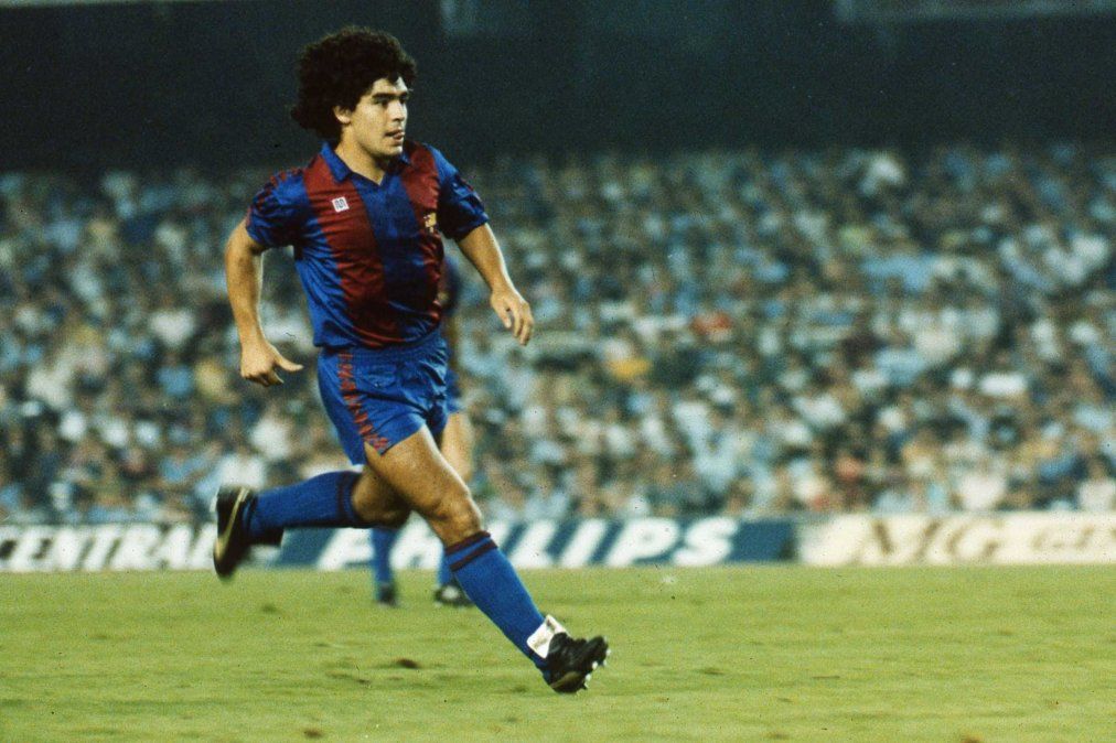 Barcelona homenajea a Maradona y Messi por el partido ante Napoli en Champions