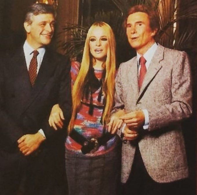 Silvia Süller junto a Silvio Soldán y Héctor Larrea. Silvia Süller junto a Silvio Soldán y Héctor Larrea.