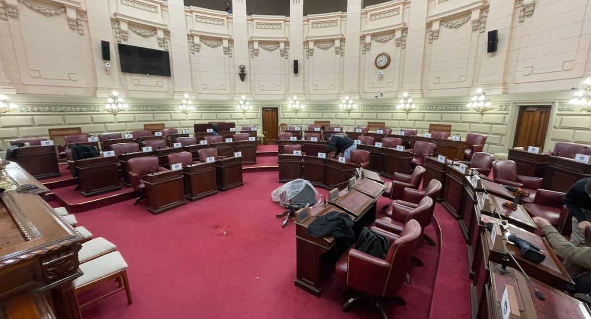 El 14 de julio comienza la convención para reformar la Constitución de Santa Fe. Ya avanzan los trabajos para adaptar el recinto de la Cámara de Diputados.