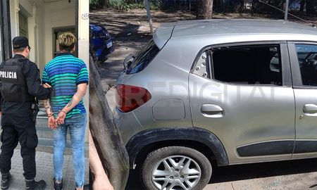 Un joven de 19 años junto a un menor fueron detenidos cuando violentaban un auto en Pasaje Irala y 4 de enero. Un joven de 19 años junto a un menor fueron detenidos cuando violentaban un auto en Pasaje Irala y 4 de enero.