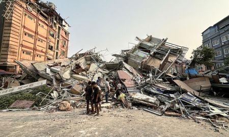 Un terremoto de magnitud 7,7 sacudió este viernes Myanmar, dejando más de 1600 muertos. Un terremoto de magnitud 7,7 sacudió este viernes Myanmar, dejando más de 1600 muertos.