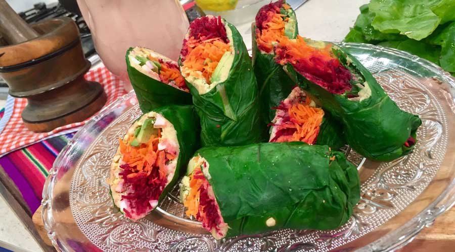 Rolls de acelga con hummus y vegetales