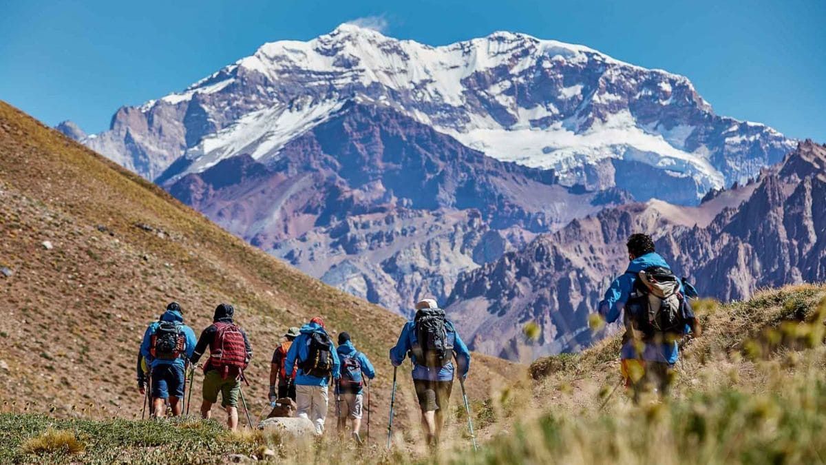 El cerro Aconcagua es el más alto de América y su parque provincial abarca una superficie de aproximadamente 71.000 hectáreas.