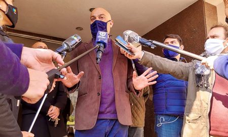 El exfiscal Ponde Asahad nombró a actuales y exmiembros del Poder Legislativo y del Poder Ejecutivo de Santa Fe supuestamente vinculados con actividades delictivas. El exfiscal Ponde Asahad nombró a actuales y exmiembros del Poder Legislativo y del Poder Ejecutivo de Santa Fe supuestamente vinculados con actividades delictivas.