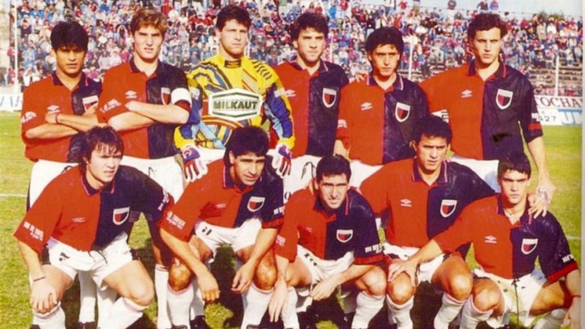 Colón derrotó por 4 a 1 a Gimnasia en el apertura 1995 luego de su vuelta a primera división