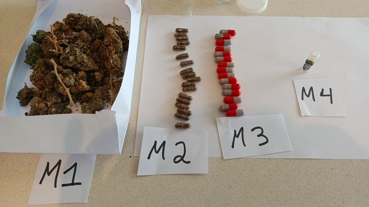 Al investigado le secuestraron algunos gramos de marihuana y cocaína y tres celulares. Al investigado le secuestraron algunos gramos de marihuana y cocaína y tres celulares.