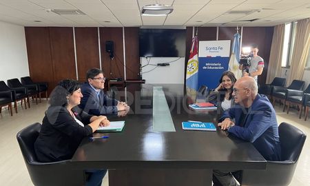 Transición en Santa Fe: los equipos técnicos de Maximiliano Pullaro se reunieron con funcionarios del Ministerio de Educación. Transición en Santa Fe: los equipos técnicos de Maximiliano Pullaro se reunieron con funcionarios del Ministerio de Educación.