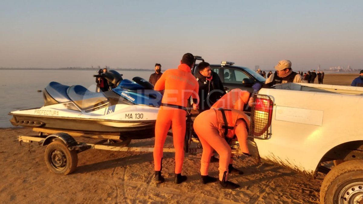 Agentes de Prefectura y buzos tácticos de la policía de Santa Fe forman parte del operativo