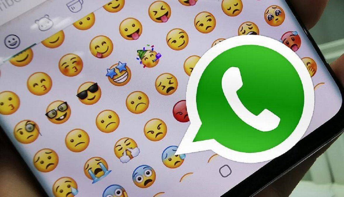 WhatsApp va a agregar más de 100 emojis navideños.