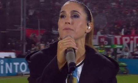 Soledad Pastorutti cantó una canción futbolera y revolucionó un equipo del fútbol argentino Soledad Pastorutti cantó una canción futbolera y revolucionó un equipo del fútbol argentino