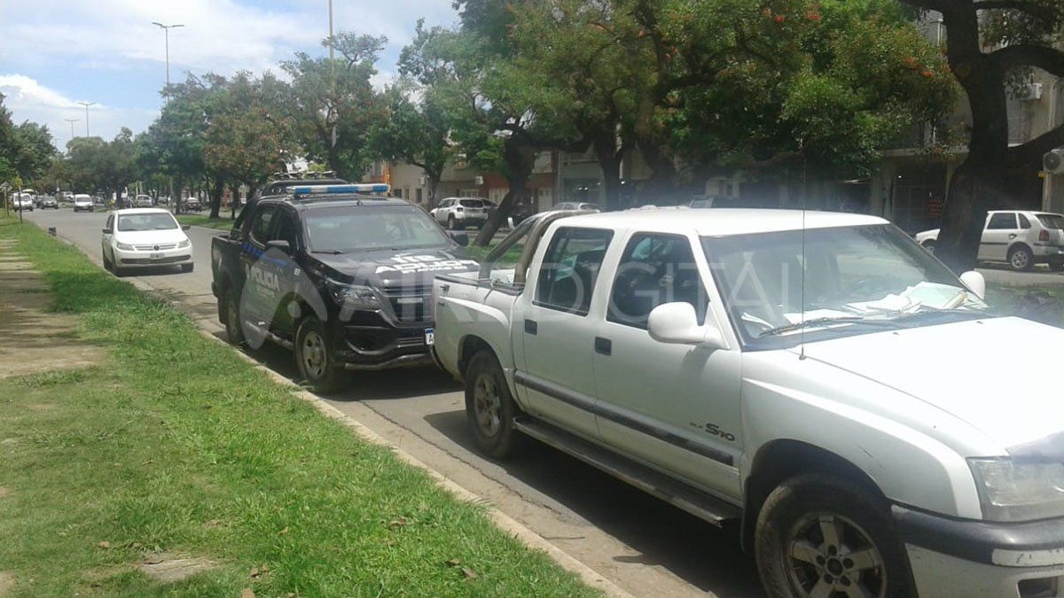 La camioneta recuperada y el joven aprehendido fueron llevados a la secciona 11 por el personal del Comando